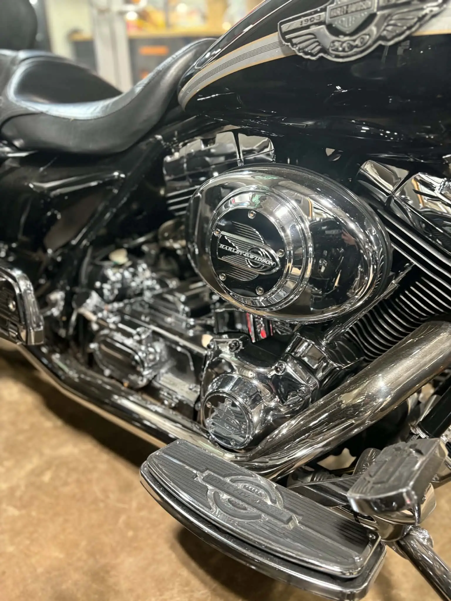 2003 Harley Davidson Road King Classic 100th Year Anniversary - Image 4