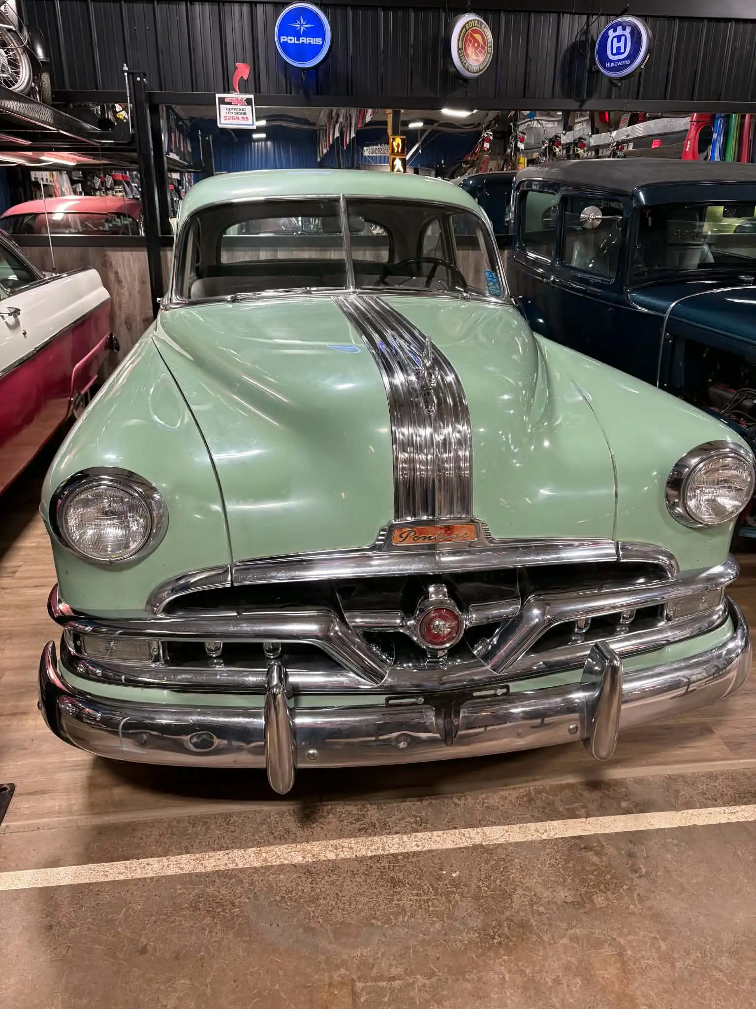 Alternative view of 1951 Pontiac Chieftain