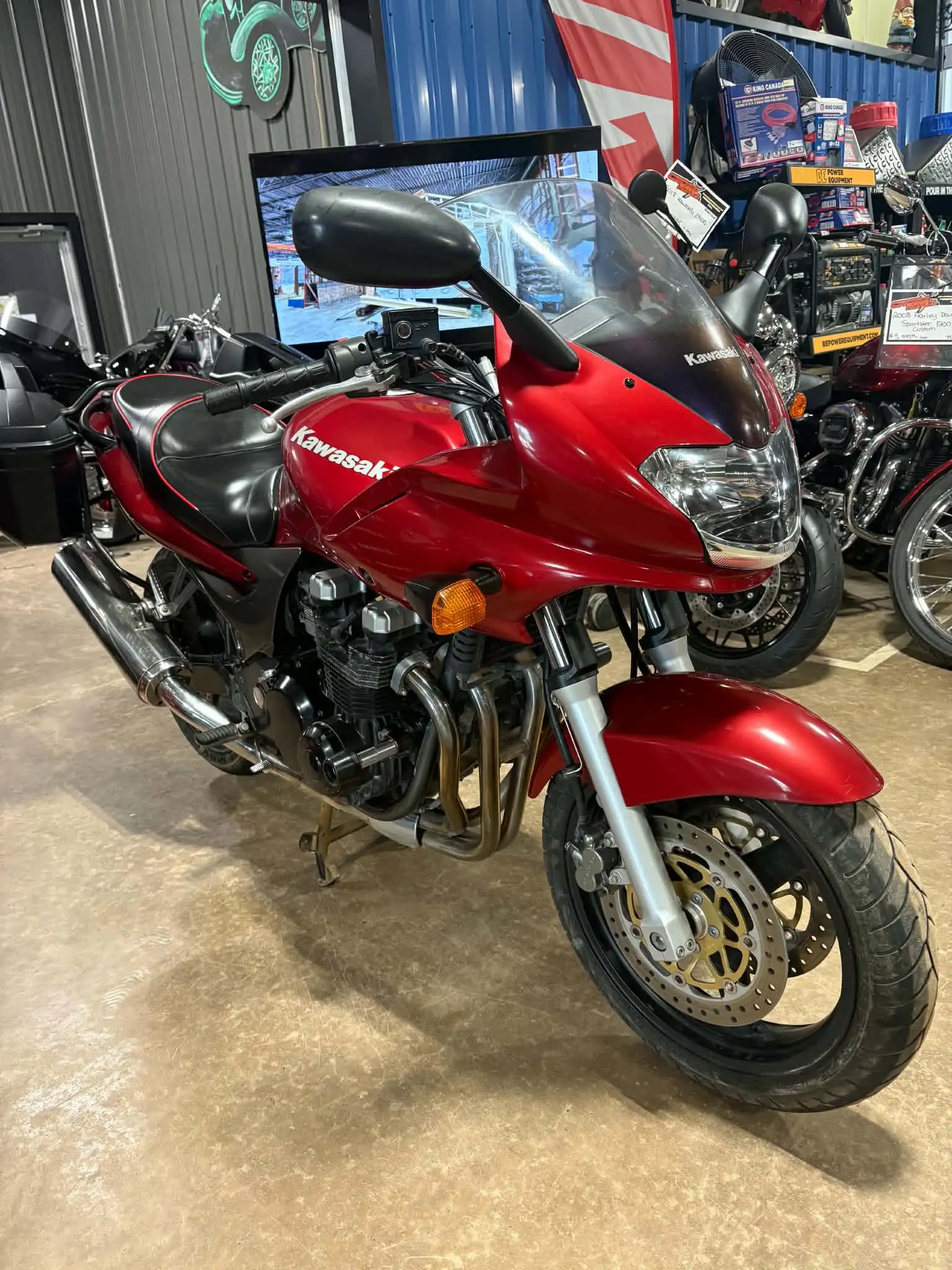 Alternative view of 2003 Kawasaki ZR-7S