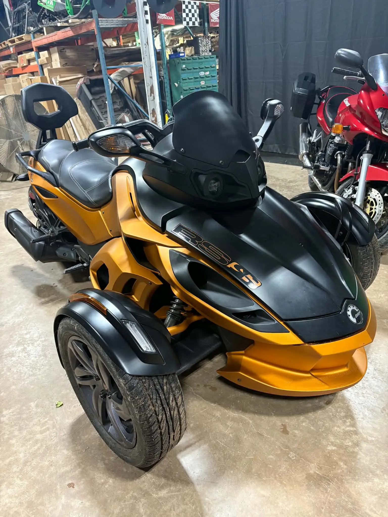 Alternative view of 2013 Can Am Spyder RS-S